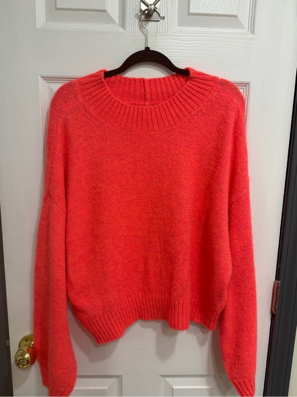 American eagle Women’s Cozy Crewneck Sweater - hot Pink